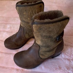 NWOT DANSCO Nubuck Shearling Lined Leather Boots